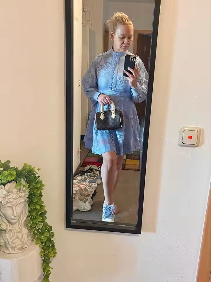 Vestido Hedy de encaje bordado con cinturón