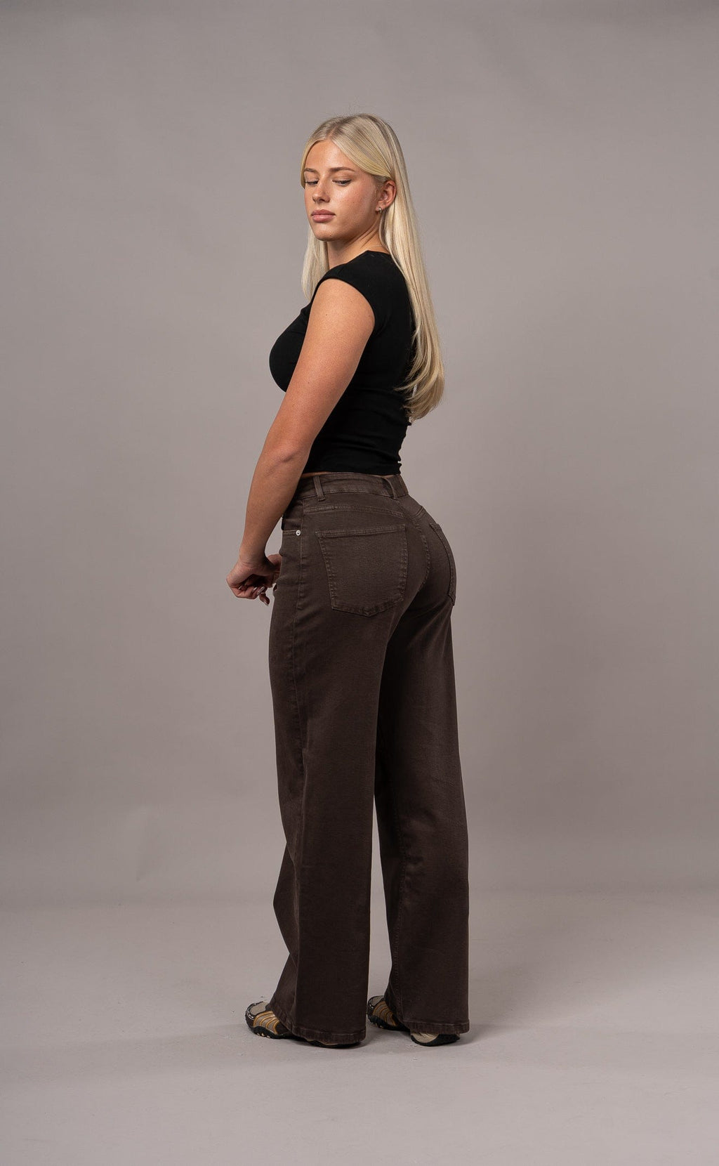 JEANS HOLGADOS PARA MUJER-MARRÓN OSCURO
