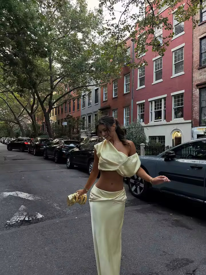 Conjunto Arlette de Crop Top Plisado y Falda de Satén