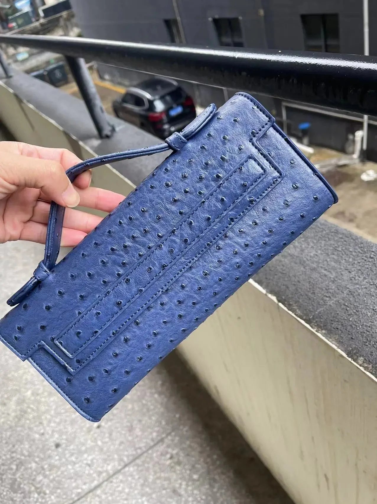 Clutch Bianca con relieve