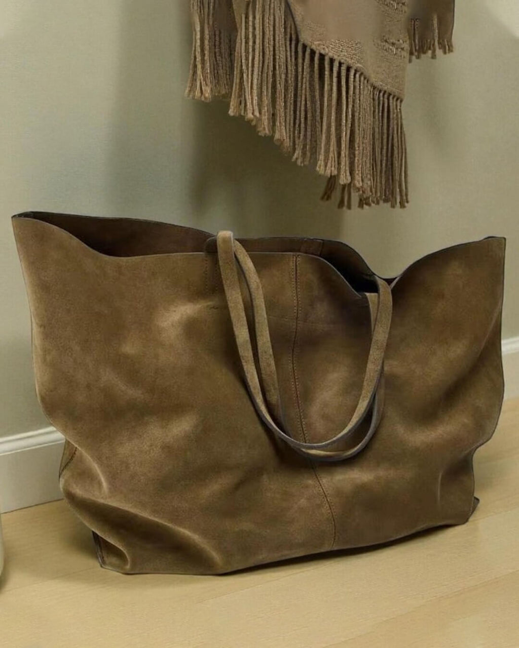 Bolso Tote Grande de Gamuza Cynthia