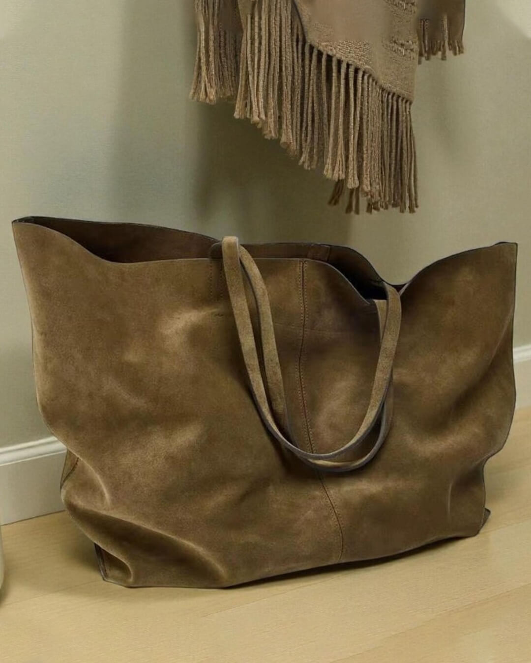 Bolso Tote Grande de Gamuza Cynthia