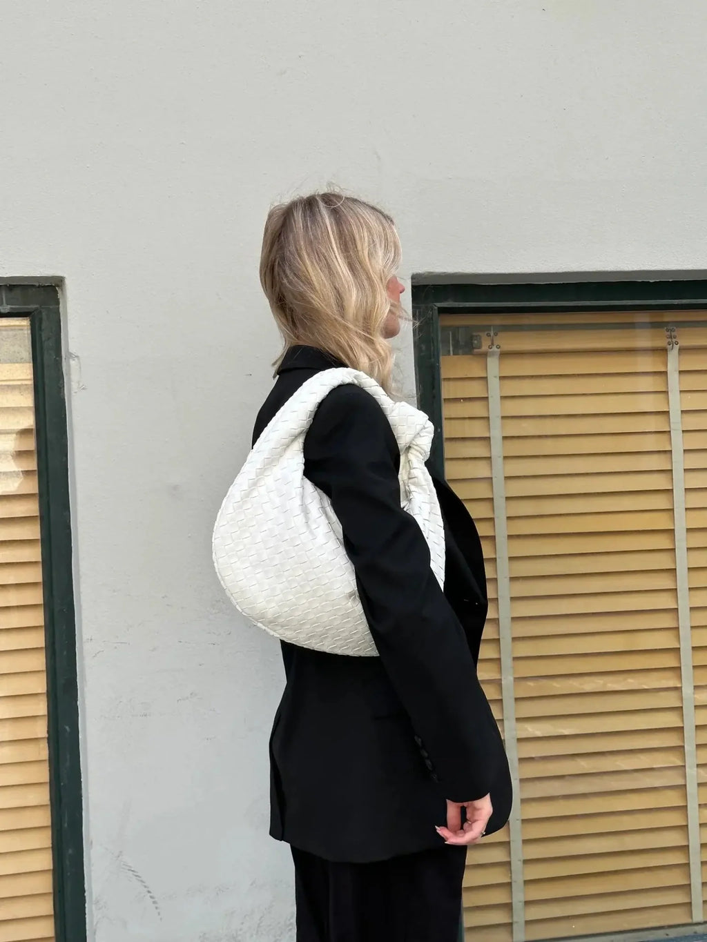 Bolsa tejida mediana