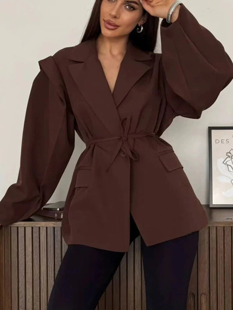 Blazer Leandra con cinturón y mangas anchas