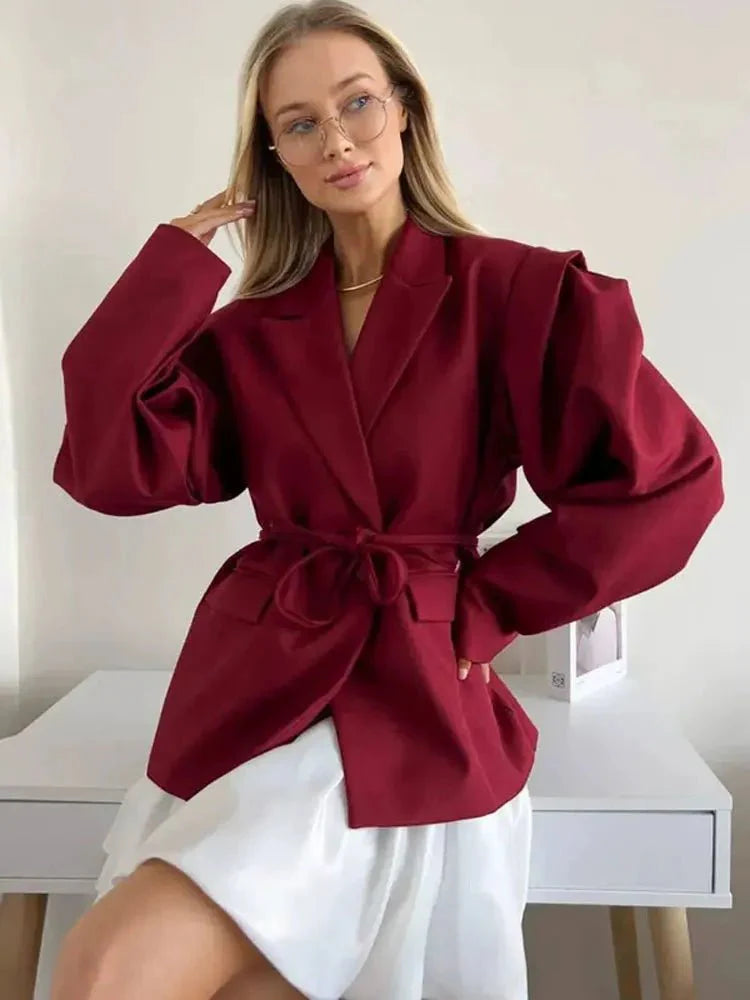 Blazer Leandra con cinturón y mangas anchas
